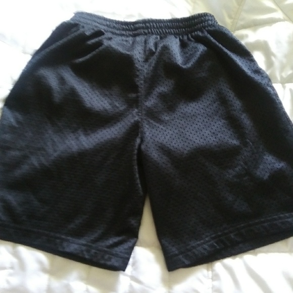 Boys Nike Basketball shorts - Picture 2 of 4